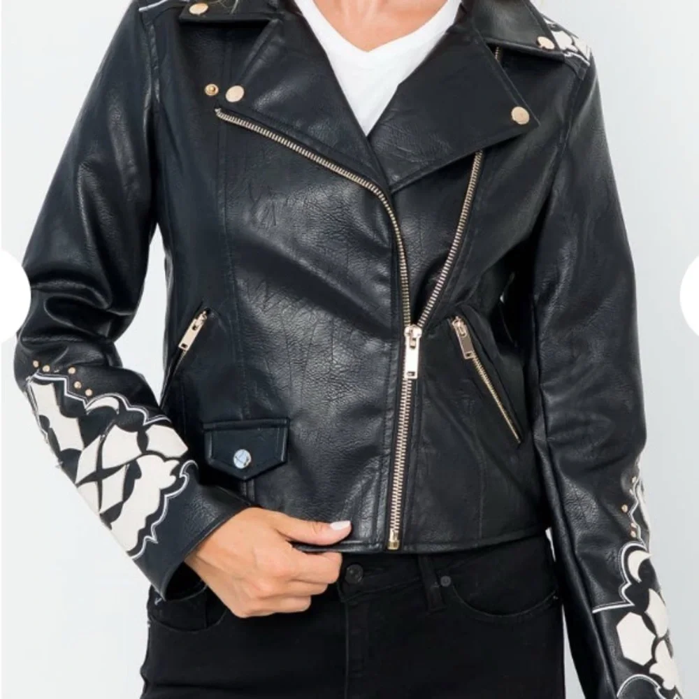 Stoosh Black with White Accents Vegan Leather  Women’s Jacket Size S - Picture 4 of 11
